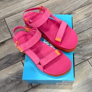 Reef Cushion Remi Hi Pink and Orange Sandals